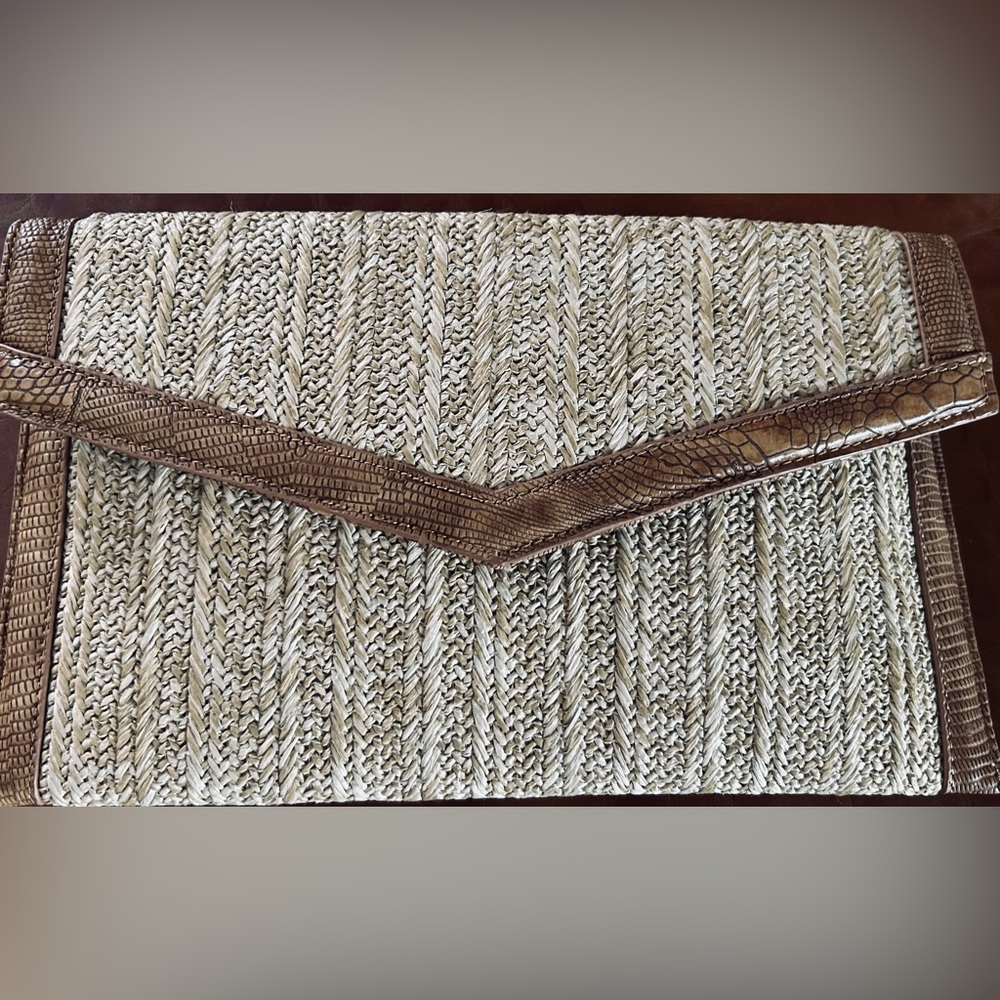 Sondra Roberts Natural Raffia Envelope clutch. NWT